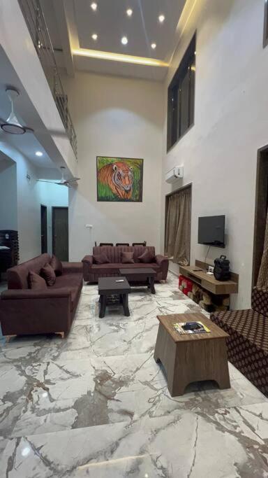 Gk Beach House 5Bhk Pvt Pool Villa Мумбай Екстериор снимка